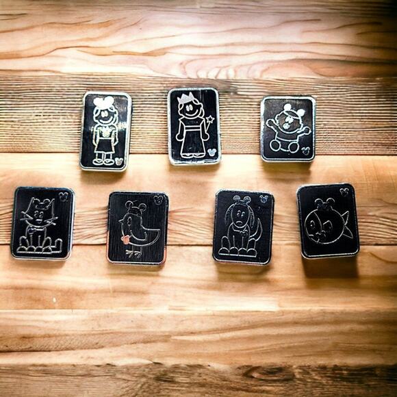 7 Family and Pets Hidden Mickey Disney Parks Trading Pins, Plus 2 Bonus Pins - Picture 1 of 2